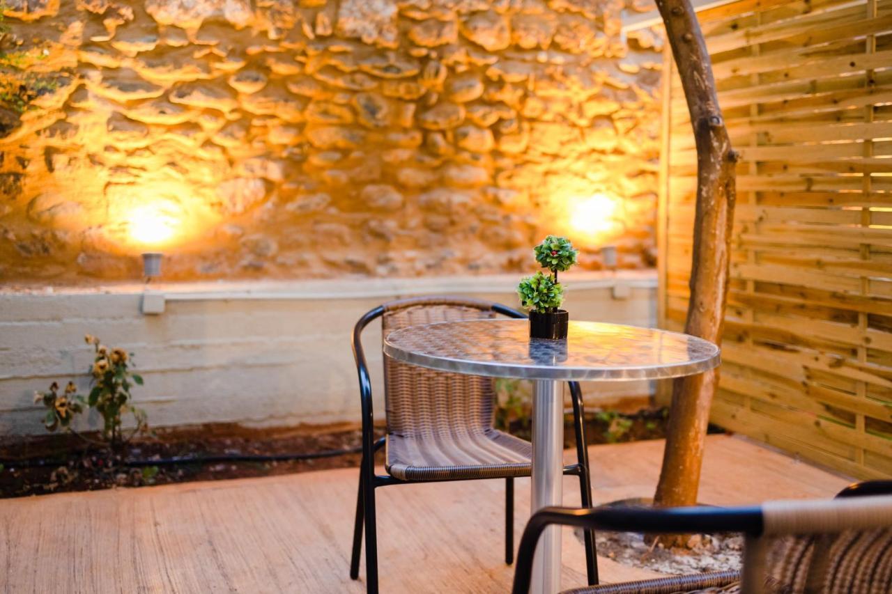 Uncover Kalamata'S Hidden Gem - Cosy City Nest Exterior photo