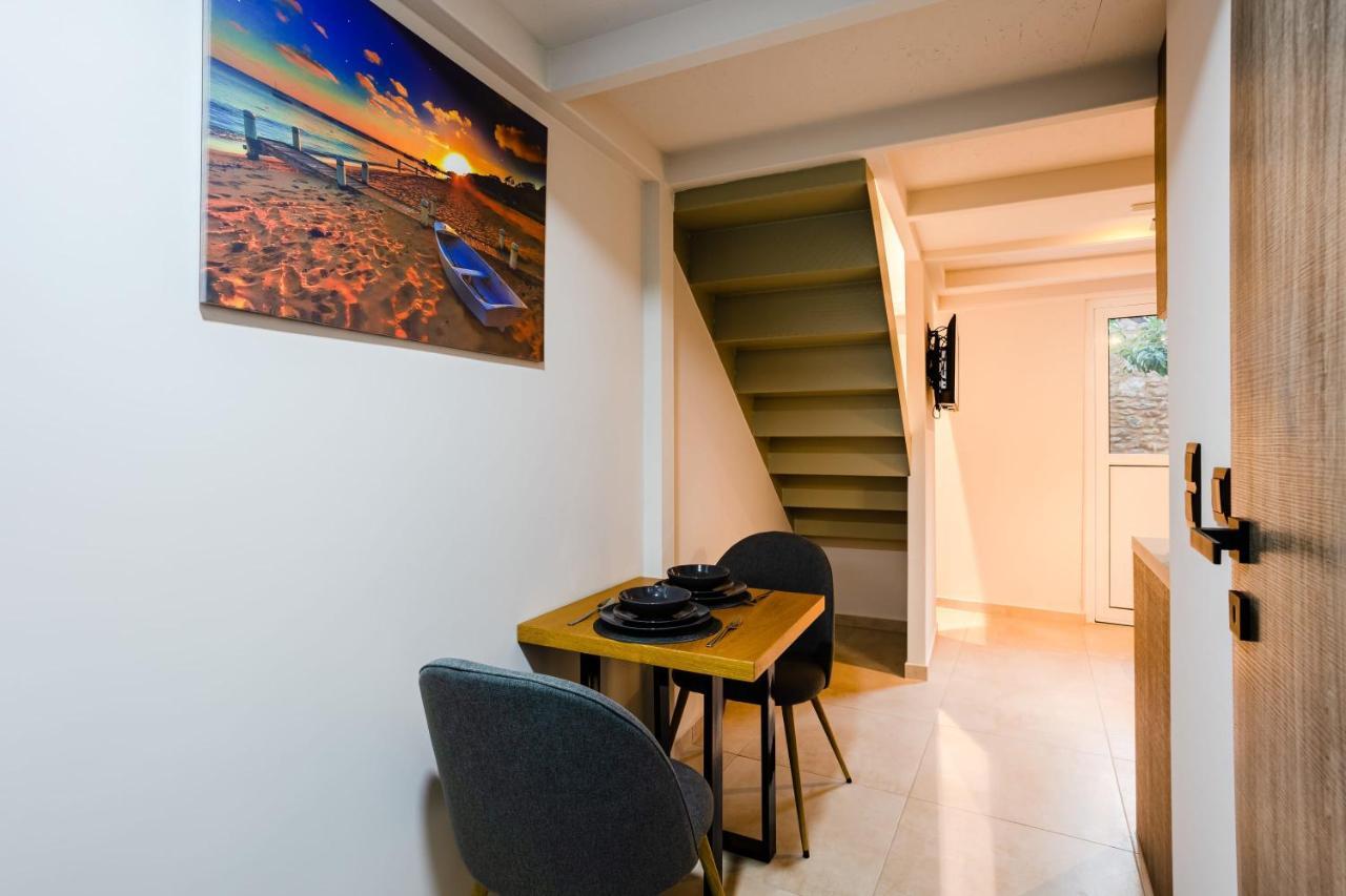 Uncover Kalamata'S Hidden Gem - Cosy City Nest Exterior photo